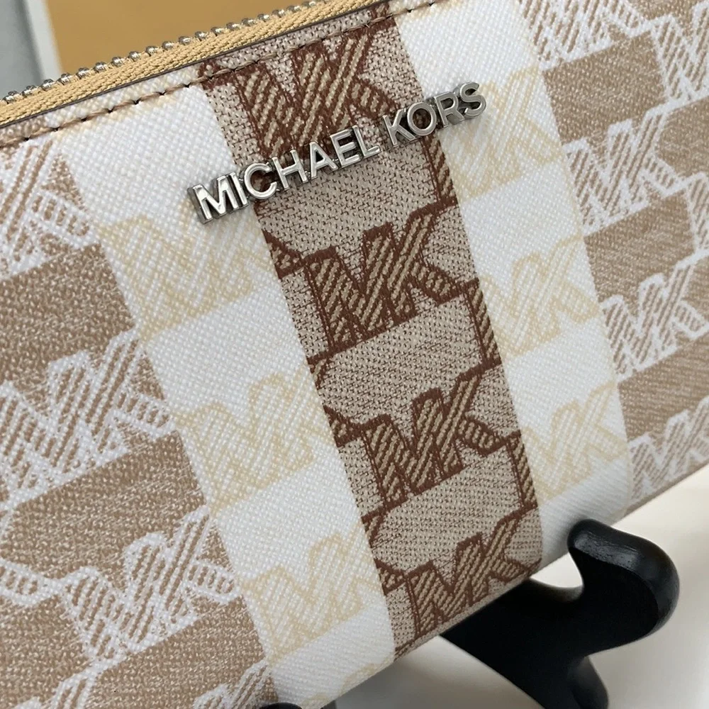 MICHAEL KORS LARGE TRAVEL CONTINENTAL WRISTLET WALLET CAMEL MULTI NWT